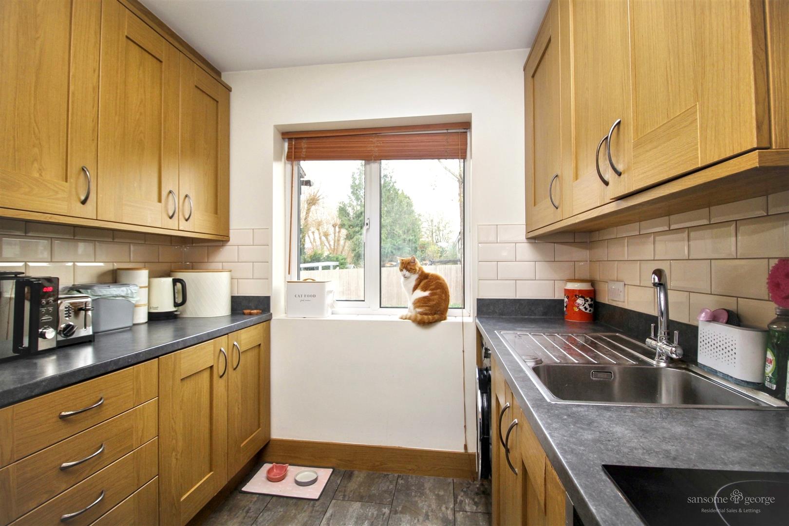 2 bed property in Thornton Mews, Reading